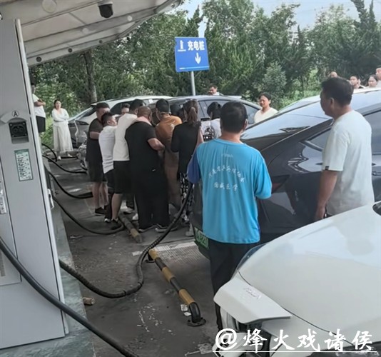 告别“充电半小时,排队N小时”,长三角让充电桩“跑”起来了 告别“充电半小时,排队N小时”,长三角让充电桩“跑”起来了