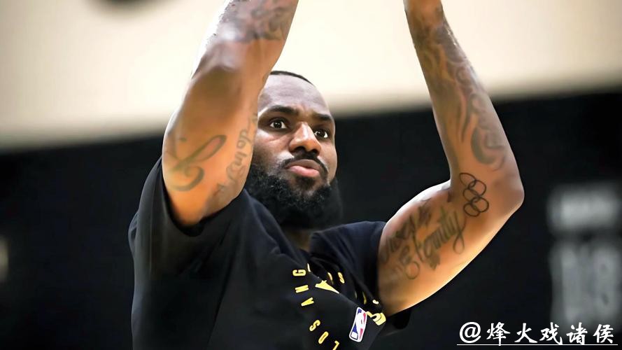 詹姆斯右臂增加奥运五环纹身 纪念奥运会金牌 詹姆斯右臂增加奥运五环纹身 纪念奥运会金牌